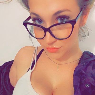 SthDktaSmkShow's profile picture. South Dakota SmokeShow🔥| Midwest Patriot #MAGA | Moon Babe 🌒🌓🌔🌕🌖🌗🌘