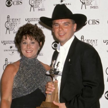 Am Kenny Chesney sister,Thank you for the love shown towards my brother.