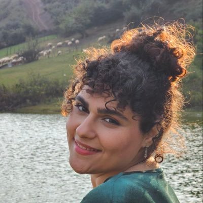 DaughterOfHAbas's profile picture. دانشجوی منصرف کارشناسی‌ارشد 🤦🏻‍♀️📚 کمی تا قسمتی پیانیست🎹 همراه با تکه های پراکنده برنامه نویسی💻 برنامه‌نویسی که داره پله‌های ترقی رو یکی‌یکی بالا میره
