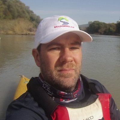 Profesiou vodohospodár, krajinár, hydrológ (UH SAV), vo voľnom čase domavarnik, bežec, triatlonista, kanoista skrátka Furt dačo..