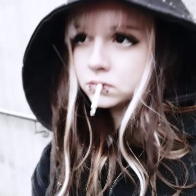 psychotische, bipolare, polytoxe emo dirne
૮ ྀི_ _ ྀིა
tell me...
what is a heart¿