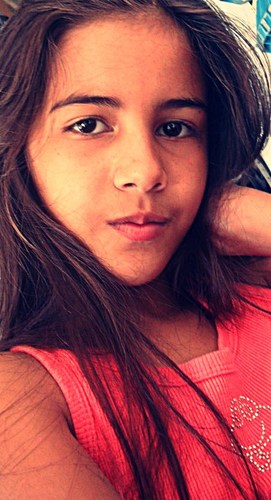 sou vaidosa gosto de me diverti pq eo que me faz viver ne sou linda
bunita mais todas as gorota na minha sala tem enveja de min