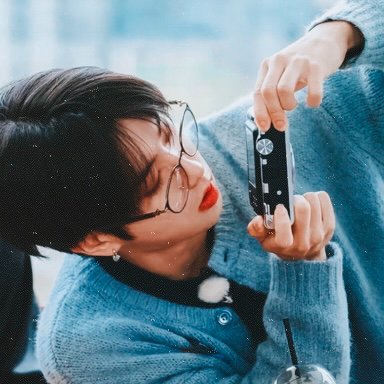 (slow) fanfic writer 📖 • too many interests, not enough time — yoongi’s age • #JIMIM 🌟 said be a good human 🏳️🌈
fan acc → mainly bts, skz, enha & ateez ♡