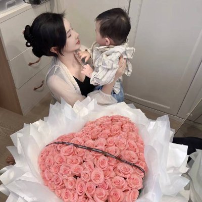 ArielSims5875's profile picture. 现实中我可能显得有点高冷，但其实内心充满童趣。给宝宝取名小布丁，是因为怀孕时正值盛夏，我特别爱吃小布丁雪糕。现在，作为宝妈的我，想在这里 分享生活，反差的一面 纯粹为了娱乐，无任何商业目的，感谢大家支持，我会特别宠粉哦！