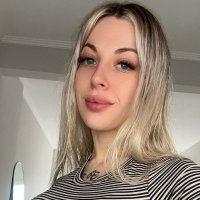 Emily (@emitwinklee_) 's Twitter Profile