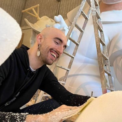 basaltar_'s profile picture. Aquí soy medio personaje medio real. Gótico de construcción, churrigueresco de estética y pirómano profesional