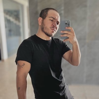 Me gustas las plantas 🌱, los perros 🐶 y siempre uso gorra 🧢