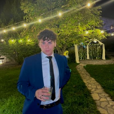 itsluigix's profile picture. 25. 180cm di “sto dormendo” e “scusa non ho capito”