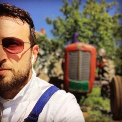 Nobelovac | Specijalni savetnik | Uzgajivač durijana, ananasa, papaja i manga | Šahovski majstor 2. kat | Moji tvitovi nisu moje mišljenje®©