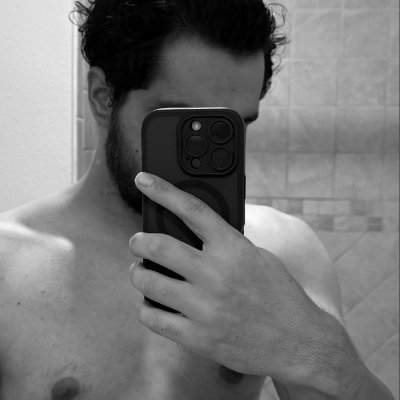 31. I buy content 18+. DM me and I'll reply if I'm interested.
