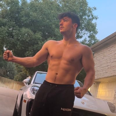 28. loves lifting, running, and gaming 💜