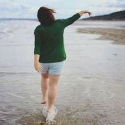 功している人はみな、途中であまり道を変えていない。いろんな困难があっても志を失わず、最后までやり遂げた人が概して成功している。