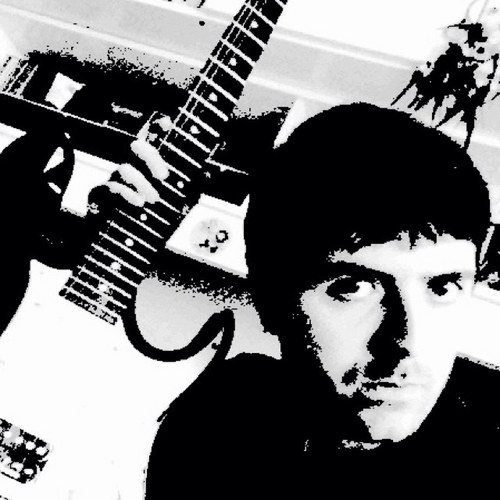 Ingeniero telemático, guitarrero, videoconsolero, punk-rock-ska musiquero...