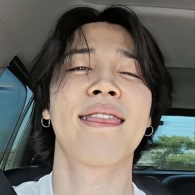 Hi fans if you know that you love me comment and message me back 🔙❤️ I just created a new account on Twitter please follow me and massage me back 🥰 as you