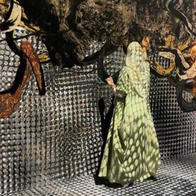 طالبة طِبّ