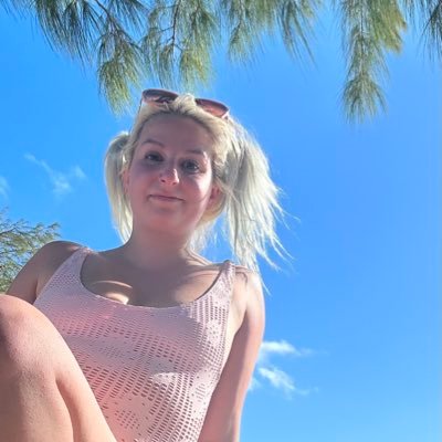 Just a gal who would be so much hotter if all her money didn't go to big pharma.