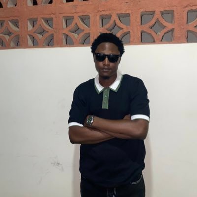 MUFC❤🤍|| 🇳🇬🐉|| Just your average boy🥱|| Post malone fan since White Iverson✨|| MESSI🐐|| Cat Father 🐈|| 🖤💛🪓