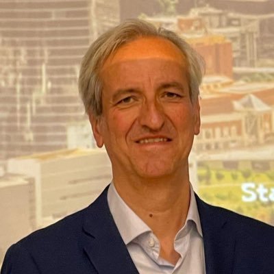 Biologo. Apasionado del basket. De Bilbao y de Begoña. Más de unir que de ir por libre