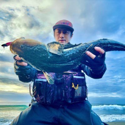 SK8🛹SURFING 🏄♂️FISHING 🎣CAMPING 🏕COOKING 🍳湘南地区で自由気ままにスケート・サーフィン・釣りを楽しんでます。 無言フォロー失礼します🙇♂️2児のパパです。ほぼ釣りメインの垢です🎣 フラット、青物LOVE。出身は福岡。基本、家族が寝ている間に釣りします𓆝𓆝𓆝