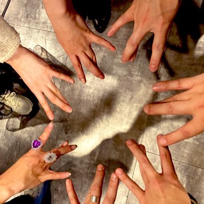 ots_ma_q's profile picture. 都内で活動中マクロスシリーズコピバン"Ots_ma_Q"（読み方:おつまく）❤️Vo:るん､さっこ､ちぇりこ Gt:ガイ Ba:ねこさん Key:のりたま Dr(バンマス):いたる💜マクロスシリーズについても語ります💛（更新担当:いたる @itaruto2008）⭐️