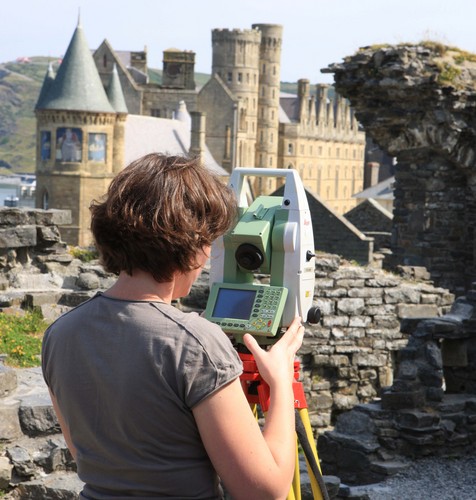 Senior Historic Buildings Investigator @RC_Survey. Places of Worship, C20 architecture and digital technologies in heritage. O Gymru #dysgwr. All views my own.