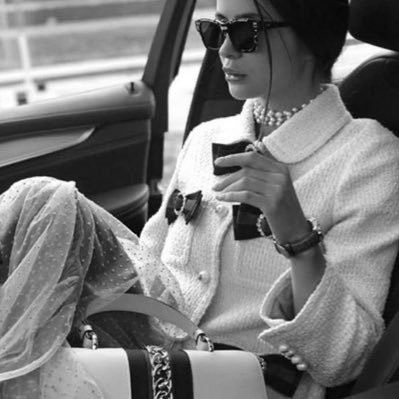 Sakr1996's profile picture. نعم ،أنا فتاة حالمه ،لأن الحالمه هي من تستطيع أن تجد طريقها على ضوء القمر، وهي اول من سترى بزوغ الفجر في العالم .