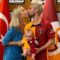 Mertens Ailesi ❤️💛 (@mehmetozer1905) 's Twitter Profile