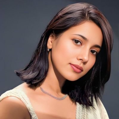 मेरा शब्द अन्त कतै पाइदैन....यदि पाइएछ भने त्यो मेरै हुनेछ,.. शब्दमा बाहेक अन्त कतै नखोज्नु!!! 🙏😎♥️
#Acreativegirl🖤M💛R fan#cr7😍
#Srizuuwrites 🖤🕊️