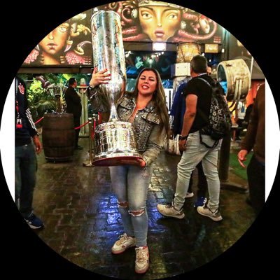 Periodista, productora de TV y Romántica Viajera 💙🦉 Formada en @periodismomarti 🫡 El resto en Insta 📸