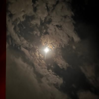 rmcoraline's profile picture. Dreamer, reader, traveller, writer in no particular order!