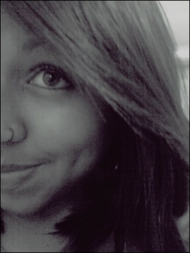 14 anos , escorpião ,chata , boba , vingativa , bi , bebida  , festa , amigos !  2bjoos ;**