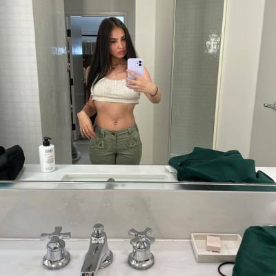 Pretty Gooner Princess, I like weed, basketball, swimming 🏊♂️ , beach ⛱ , dancing 💃, Massage therapy
