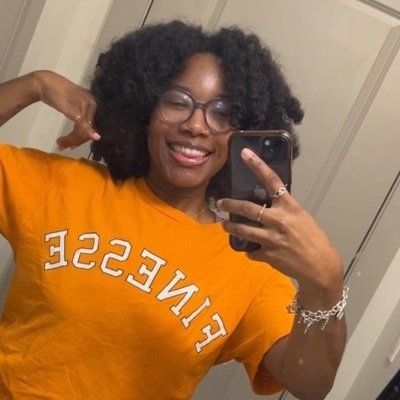 Embroidery/Seamstress 🧵🪡🧶
Big Truck Driver 🚛🎧