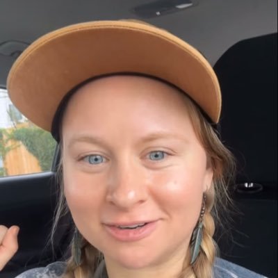 Hillaryklug233's profile picture. 