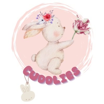 دمية أرنب باسمك؟ لا تقول لا!🐰💗 هدية تفرّح القلب للكبار والصغار 🎁 نوصلها لين عند بابك، اطلبها اللحين! 📦🚚