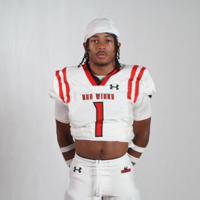 Boston | Rivers School, Mass | 5,6 165 | 3.2 GPA | team captain | true 2027 RB/WR| 4.53 40 | cell: 857 370 7133 | gmail: j.morris@rivers.org