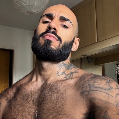 🇧🇷 Latin sensuality, masculinity, hairy muscular body, bearded, tattooed, natural man smell, hairy cock and ass. Amateur content | Serve me!🫵🏼🧎🏻➡️