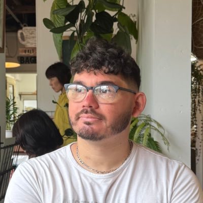 JulienHrct's profile picture. 🇨🇵 Freelance web developer - 🎓 Former at Gobelins - 🎮 e-Sport enthousiast #VforVictory