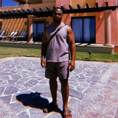 _theAnomaly's profile picture. Artist 🎞 • Investor📈 • Entrepreneur 🧠