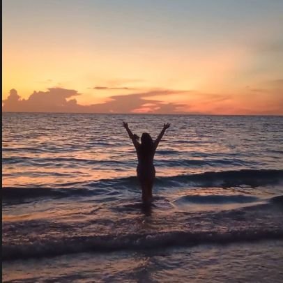 quienesangie's profile picture. Avísenme si empiezo a convertirme demasiado en yo misma. - CL