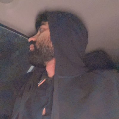 ابتسم يا عزيزي فهذه الحياة لا تستحق أنك تحزن لأجلها عشها بحريه فالحياة تعاش مره لا مرتين .