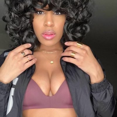 girlaboutsong's profile picture. 🦋