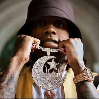 Y'all here waiting to sent a king 🤴, while Yahweh sunt you a https://t.co/F9DLQudlsh i'ma god‼️. @ManUtd💪. Certified Ruto's Hater. Thuglife. @lildurk 🐐.