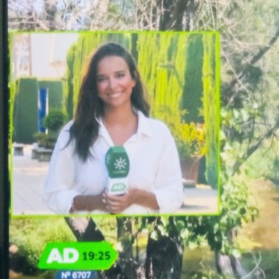 Periodista. Ahora en @16escalones. También en @radionopuedeser. Profe en @loyolaAnd. Pero siempre madre de Alejandro. @CanalSur