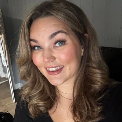 Historian✨CDP PhD candidate @KCL & @I_W_M studying Op Herrick ✨ network coordinator @BCMH_ECR_ ✨T1 diabetic 💉Insta: @chlocake✨