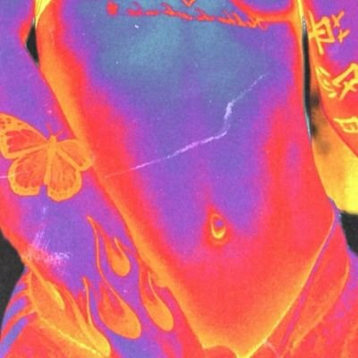 Horny 18+ 🔞 | she/her ♀️ | bi curious 🏳️🌈 | 23 | looking for a bestie 😝💕 | safe space to explore my sexuality | GIRLS ONLY welcomed in DM's|
