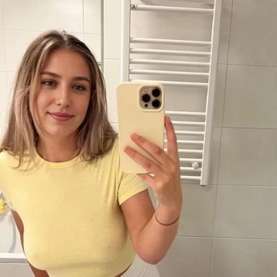 Ruscha boglangan jinsiy aloqa Mushukdagi ilonning surati