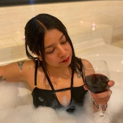 EkarinaAna22514's profile picture. God first 💯🙌

Trading