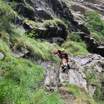 Doctor en Lenguas y Culturas.
Profesor de Lengua Castellana y Literatura en la pública.
Profesor de español para extranjeros.
Atleta híbrido 💪.