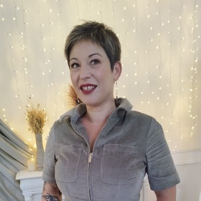 Auteur-compositeur et interprète-
Oikiaduo de chanson folk et onirique